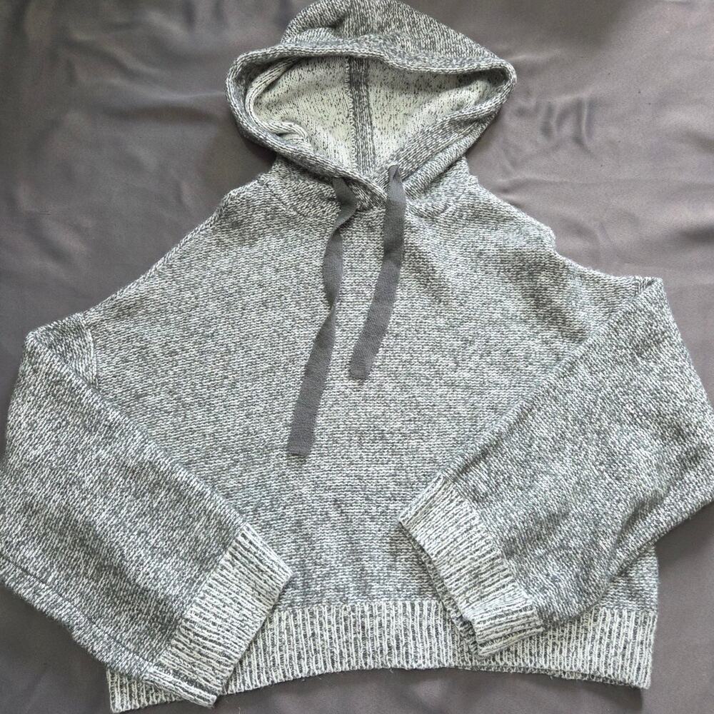 Ruby Moon Hoodie size L. Made out of 90% acrylic 9% nylon and 1% spandex